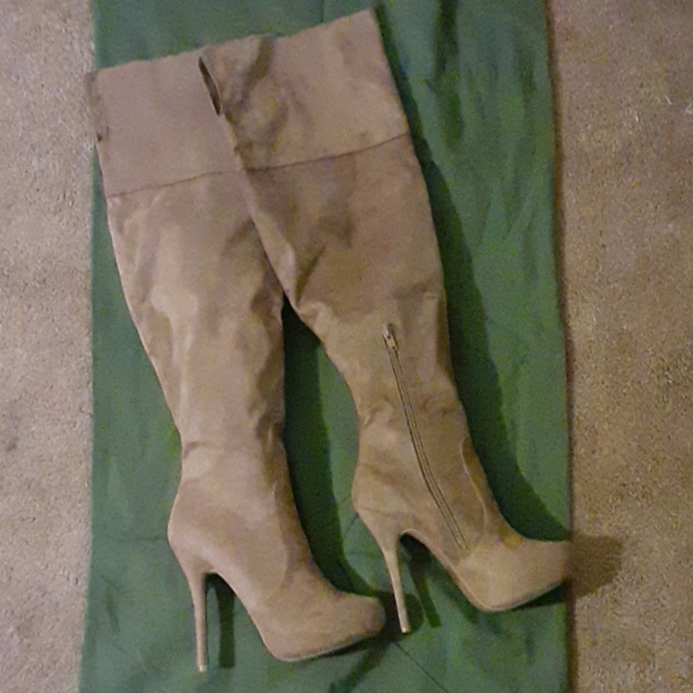 Heel boots